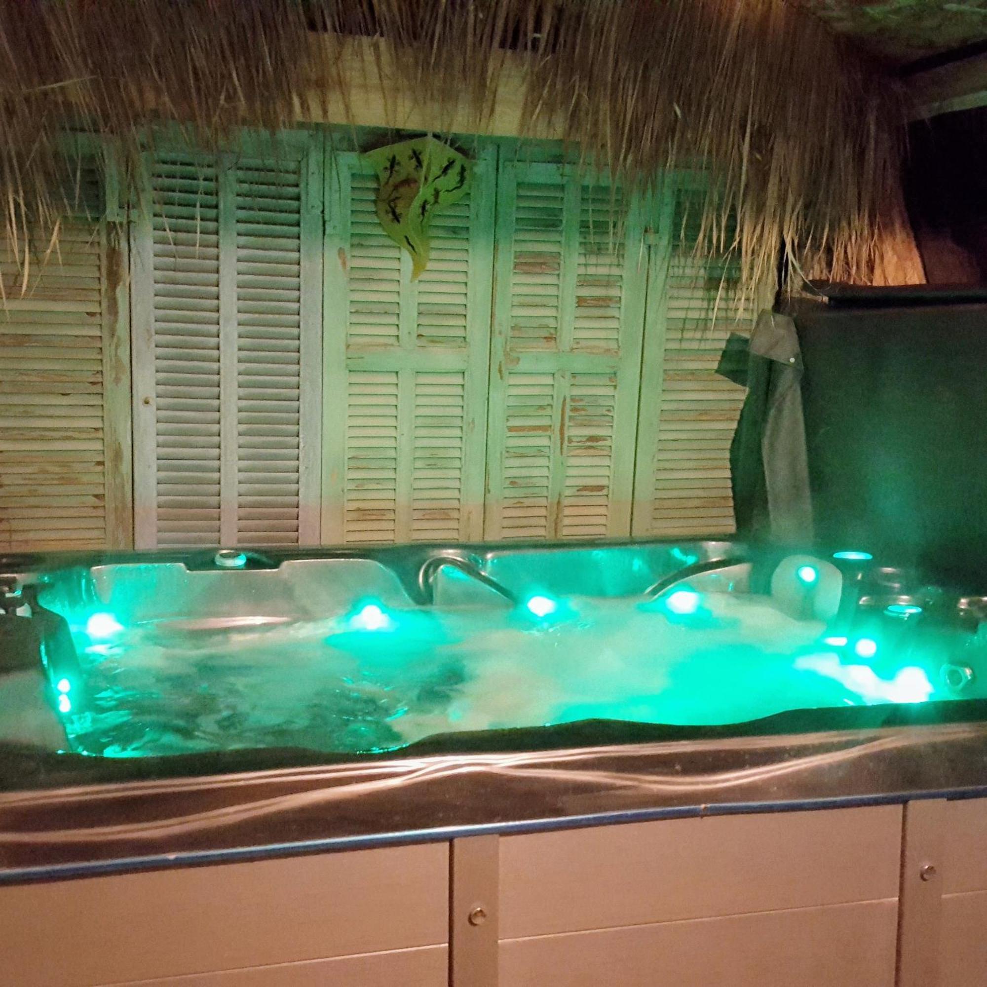 De Charme Avec Piscine Et Jacuzzi Apartment *